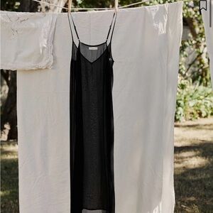 Doen long black sheer slip